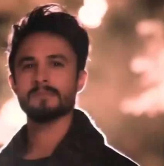 دانلود آهنگ من هنوز دیوونتم زل نزن تو صورتم کاری کن یادم بره تورو بی هوا شدی باورم راغب Mp3 دانلود آهنگ من هنوز دیوونتم زل نزن تو صورتم کاری کن یادم بره تورو بی هوا شدی باورم راغب Mp3