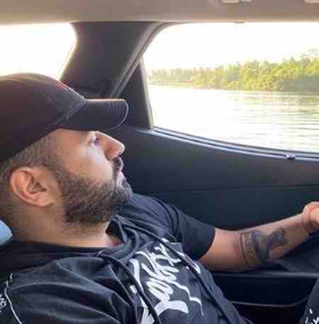 دانلود آهنگ موی مشکیتو میبندی هنوز از بالا رضا شیری Mp3 دانلود آهنگ موی مشکیتو میبندی هنوز از بالا رضا شیری Mp3