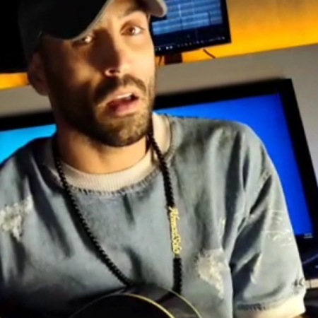 دانلود آهنگ وای قلبم داره تند میزنه سینمو از جا میکنه احمد سلو Mp3 دانلود آهنگ وای قلبم داره تند میزنه سینمو از جا میکنه احمد سلو Mp3