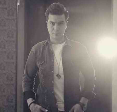 دانلود آهنگ صدای چیک و چیک دونه دونه بارون میریزه رو صورت ماهت ذره ذره آتیش به دلم میکشه نگاهت علیرضا روزگار Mp3 دانلود آهنگ الهی بمیرم اگه باز ببینم غمی توی چشمات علیرضا روزگار Mp3