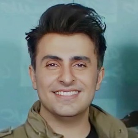 دانلود آهنگ تازگی داره قلبم واسه اون آمادگی داره علیرضا طلیسچی Mp3