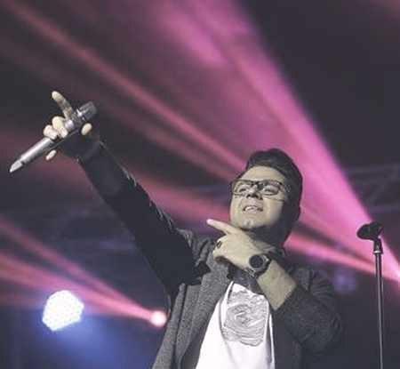 دانلود آهنگ شبیه آینه ای شکسته ام که دگر ندیده چشم کسی مرا ز خانه ببر حجت اشرف زاده Mp3 دانلود آهنگ شبیه آینه ای شکسته ام که دگر ندیده چشم کسی مرا ز خانه ببر حجت اشرف زاده Mp3