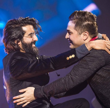 دانلود آهنگ تو مثل دریایی که موجاش مثل موهاته رنگین کمون با همه رنگاش توی چشماته هوروش بند Mp3 دانلود آهنگ تو مثل دریایی که موجاش مثل موهاته رنگین کمون با همه رنگاش توی چشماته هوروش بند Mp3