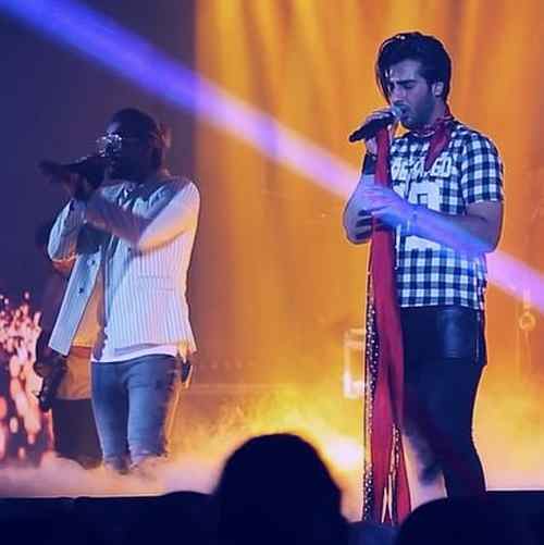 دانلود آهنگ الان داره میاد پیش من یعنی میشه بشیم مال هم ماکان بند Mp3 دانلود آهنگ الان داره میاد پیش من یعنی میشه بشیم مال هم ماکان بند Mp3