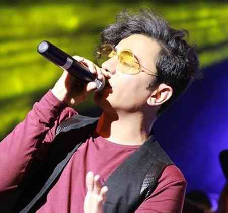 دانلود آهنگ اونی که دوسش داری رو دلت پا میذاره خیلی راحت میره و تورو باز جا میذاره محسن ابراهیم زاده Mp3 دانلود آهنگ اونی که دوسش داری رو دلت پا میذاره خیلی راحت میره و تورو باز جا میذاره محسن ابراهیم زاده Mp3