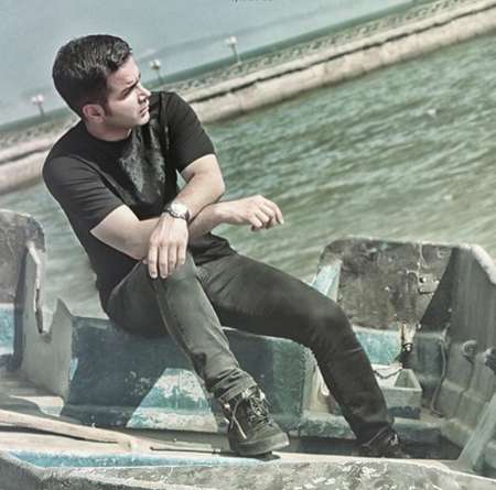 دانلود آهنگ من برعکس همه پشت خنده هام غمه تو برعکس منی شادی و غمگین میزنی محسن یگانه Mp3 دانلود آهنگ من برعکس همه پشت خنده هام غمه تو برعکس منی شادی و غمگین میزنی محسن یگانه Mp3