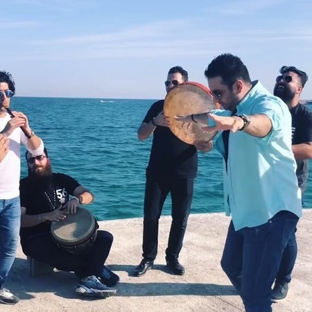 دانلود آهنگ مثل یه تردست منو دربست عاشق یک دست با نگات کردی تو امید حاجیلی Mp3