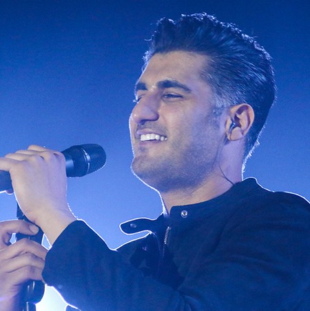 دانلود آهنگ با جهان من چه کردی جز تو در این خانه نیست آنکه تنهایی دو فنجان چای ریخت دیوانه نیست شهاب مظفری Mp3