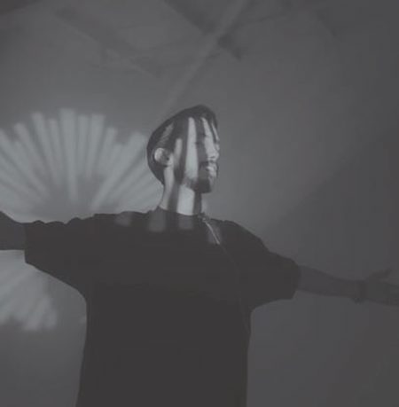 دانلود آهنگ اوه اوه چشماتم مث من رنگیه چپ نگات کنن حالتم جنگیه زانکو Mp3