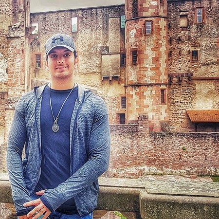 دانلود آهنگ بمیرم من واسه عشق دوتامونو واسه تنهایی بی انتهامونو فرزاد فرزین Mp3